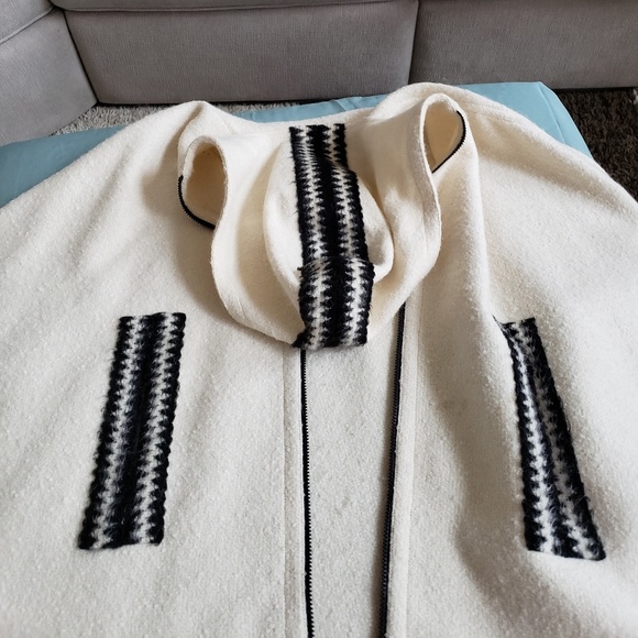 Heavy Wool Chanel Cape with Hood - Picture 3 of 8